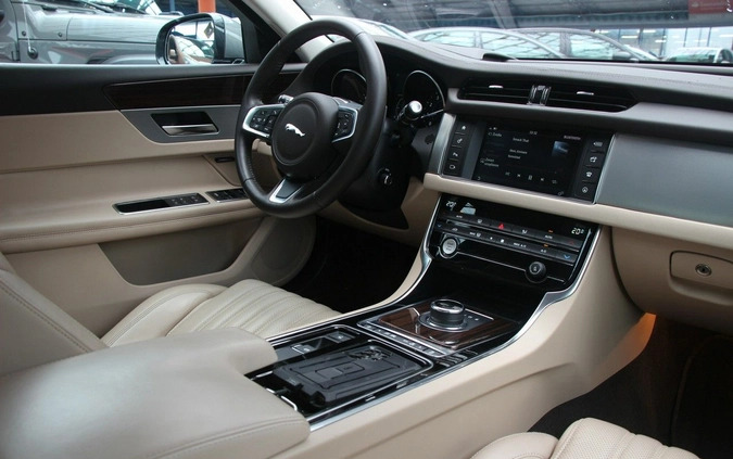 Jaguar XF cena 125990 przebieg: 23000, rok produkcji 2018 z Łasin małe 781